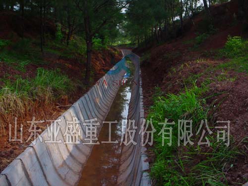 黑龍江尚志客戶使用LZYC-3型成型機生產(chǎn)U型構件