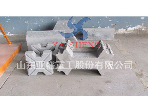 青海平安采用LZYB-2成型機生產(chǎn)護坡構件